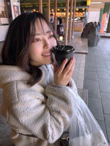 諌山 香織