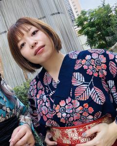 平井絢音
